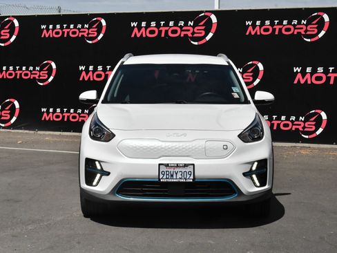 Used 2022 Kia Niro EX FWD image 2