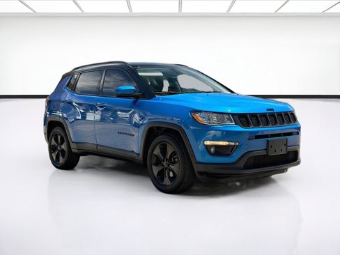 Used 2021 Jeep Compass Latitude FWD image 3