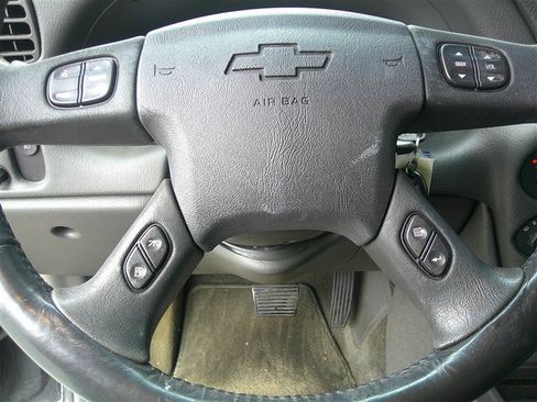 Used 2004 Chevrolet TrailBlazer 4WD w/ LT Preferred Equipment Group image 10