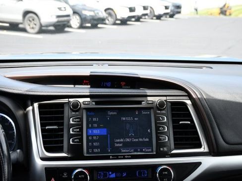 Used 2018 Toyota Highlander XLE AWD/4WD image 28