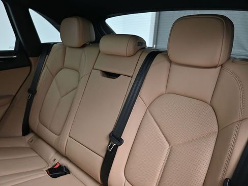 Certified 2026 Porsche Macan AWD/4WD image 6