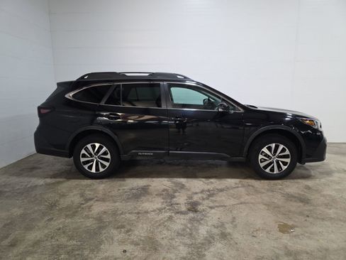 Used 2022 Subaru Outback Premium image 4