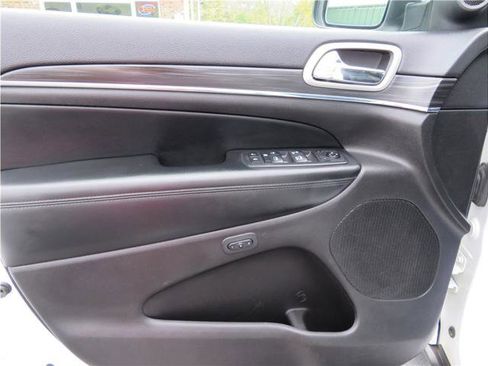 Used 2020 Jeep Grand Cherokee Limited image 13