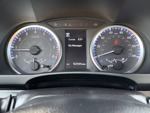 Used 2019 Toyota Highlander LE AWD/4WD image 25