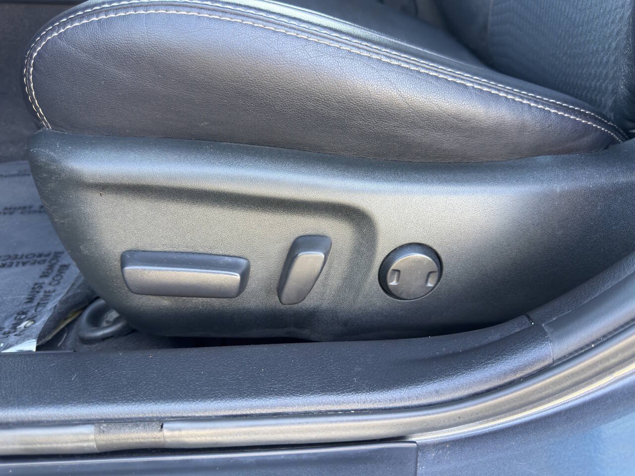 Used 2012 Toyota Camry SE FWD image 19