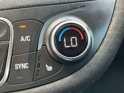 Used 2022 Chevrolet Malibu LT FWD image 23