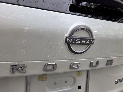 Used 2023 Nissan Rogue SV w/ SV Premium B Package FWD image 18