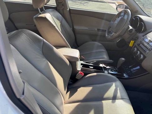 Used 2005 Nissan Altima 3.5 SE w/ (V01) Leather Pkg image 23