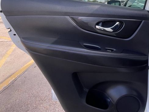 Used 2017 Nissan Rogue SV FWD image 28