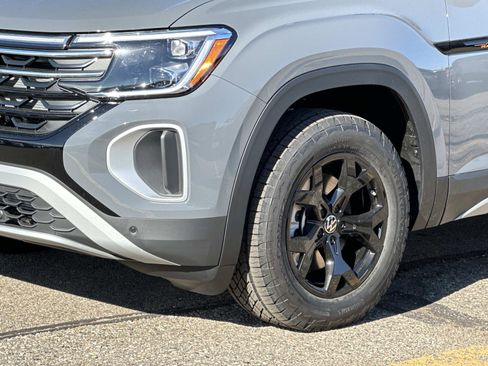 New 2026 Volkswagen Atlas Peak Edition image 8