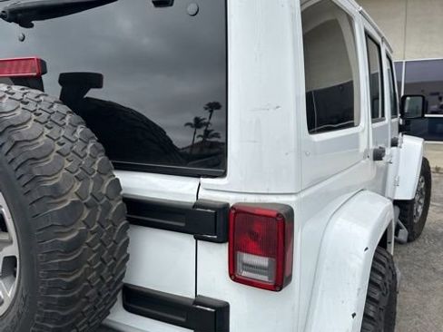 Used 2015 Jeep Wrangler Unlimited Rubicon w/ Dual Top Group AWD/4WD image 16