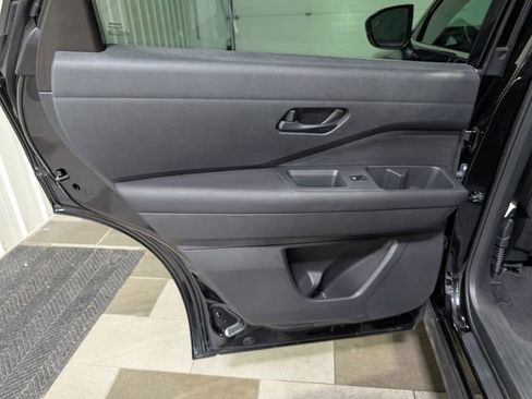 Used 2025 Nissan Pathfinder SV AWD/4WD image 8