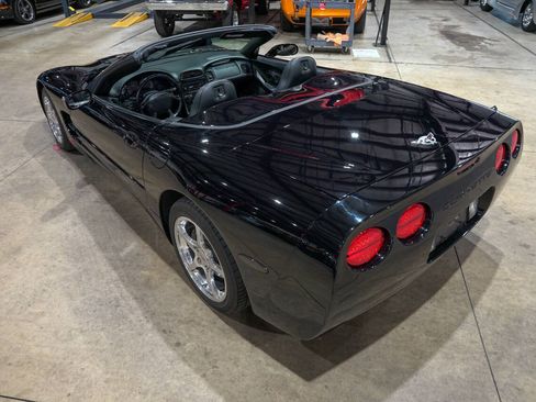 Used 2003 Chevrolet Corvette Convertible w/ Preferred Equipment Group1 RWD image 16
