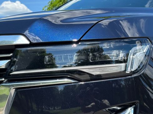 Used 2024 Cadillac Escalade Premium Luxury Platinum AWD/4WD image 9