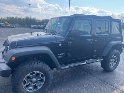 Used 2017 Jeep Wrangler Unlimited Sport w/ Quick Order Package 24S AWD/4WD image 3