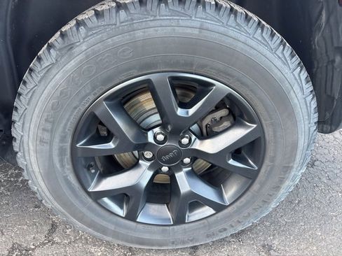 Used 2016 Jeep Cherokee Trailhawk image 29