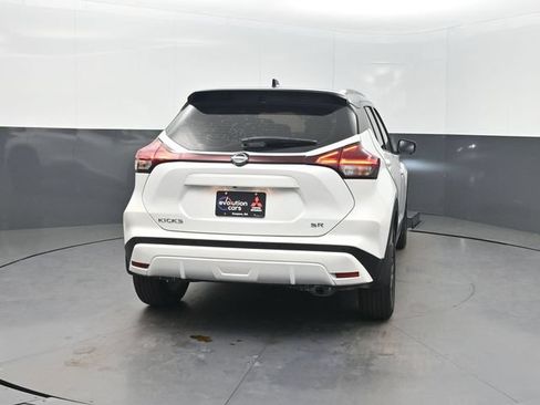 Used 2023 Nissan Kicks SR w/ SR Premium Package FWD image 36