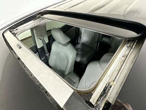 Used 2023 Toyota Highlander XLE image 21