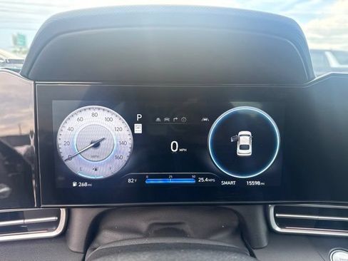 Used 2025 Hyundai Elantra SEL FWD image 15