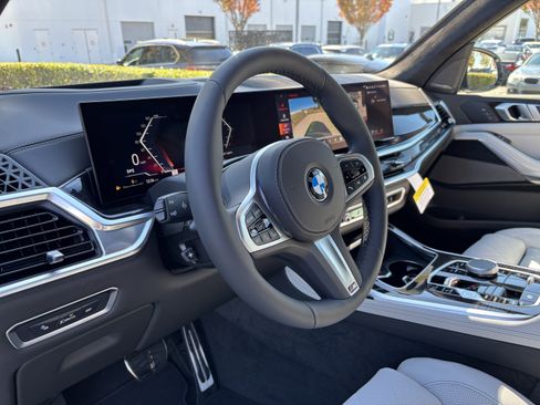 Used 2026 BMW X7 xDrive40i w/ M Sport Package image 16