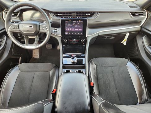 Used 2024 Jeep Grand Cherokee L Altitude image 36