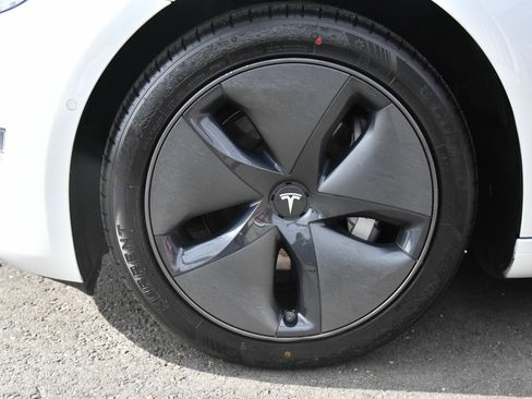 Used 2020 Tesla Model 3 Standard Range RWD image 12