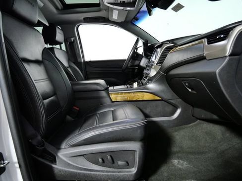 Used 2017 GMC Yukon XL Denali w/ Open Road Package AWD/4WD image 12