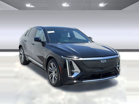 Certified 2024 Cadillac Lyriq Luxury w/ LPO, Floor Liner Package AWD/4WD image 6