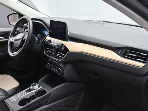 Certified 2022 Ford Escape Titanium w/ Titanium Elite Package image 32