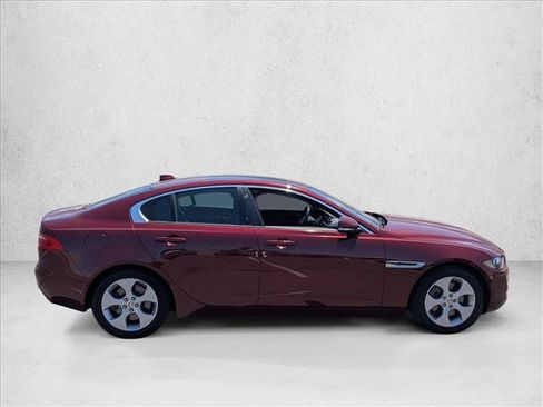 Used 2017 Jaguar XE RWD image 4