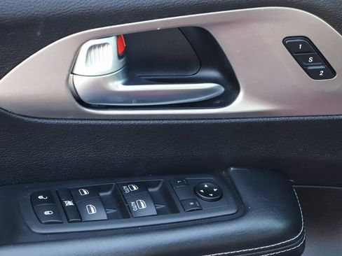 Used 2020 Chrysler Pacifica Touring-L w/ Advanced Safetytec Group image 18