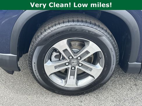 Used 2025 Honda Pilot EX-L image 11