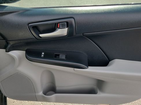 Used 2013 Toyota Camry LE image 31