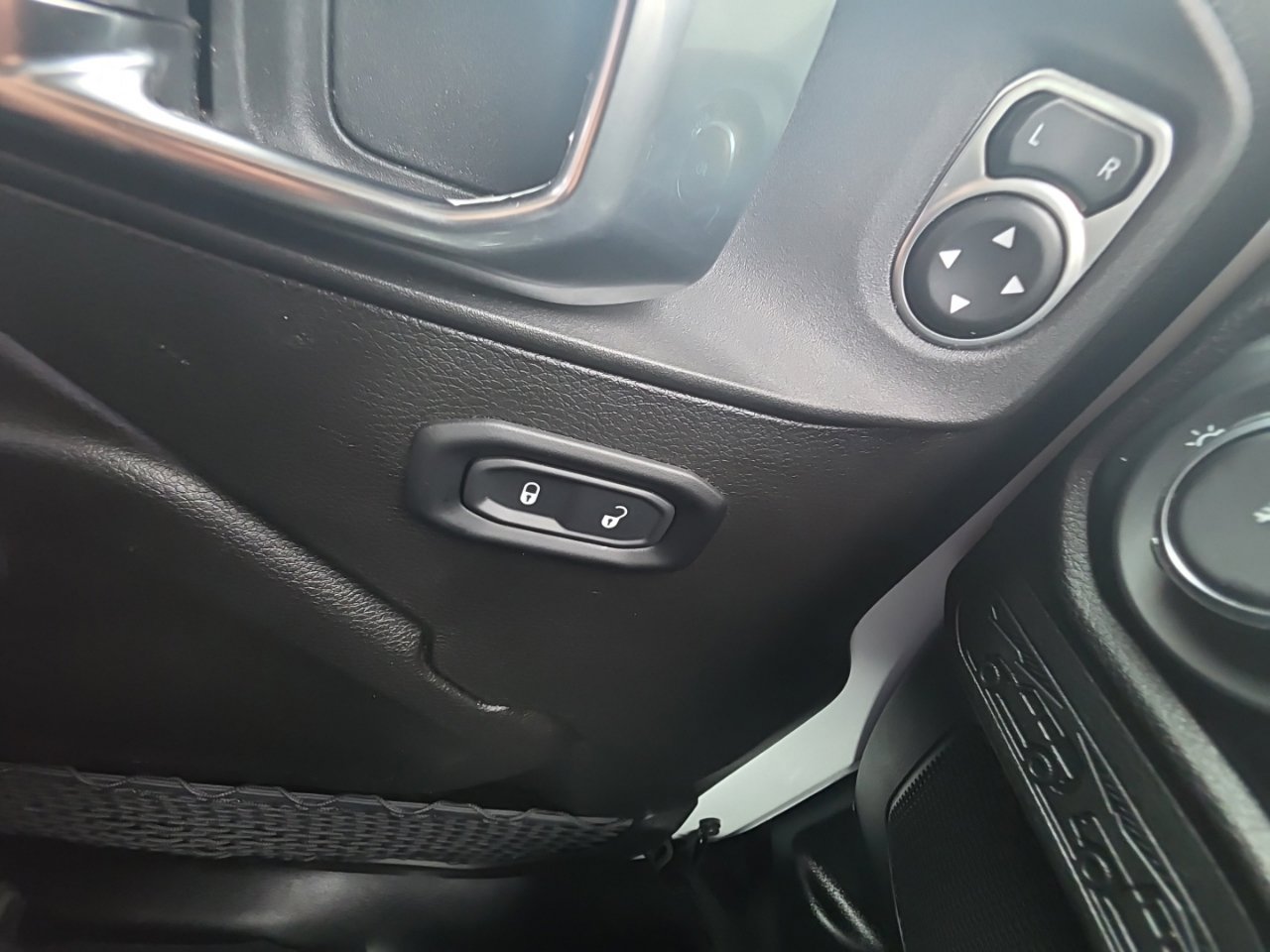 Used 2025 Jeep Wrangler Unlimited Sport AWD/4WD image 26
