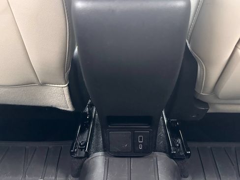 Used 2021 Buick Encore GX Select w/ Sport Touring Package AWD/4WD image 40
