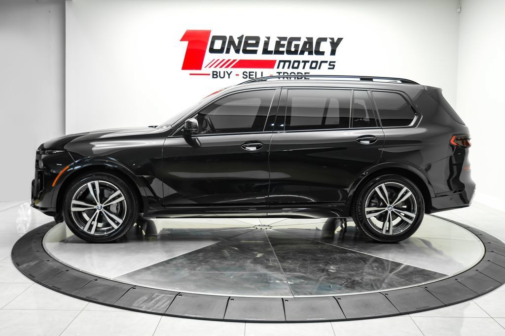Used 2025 BMW X7 xDrive40i w/ M Sport Package AWD/4WD image 12