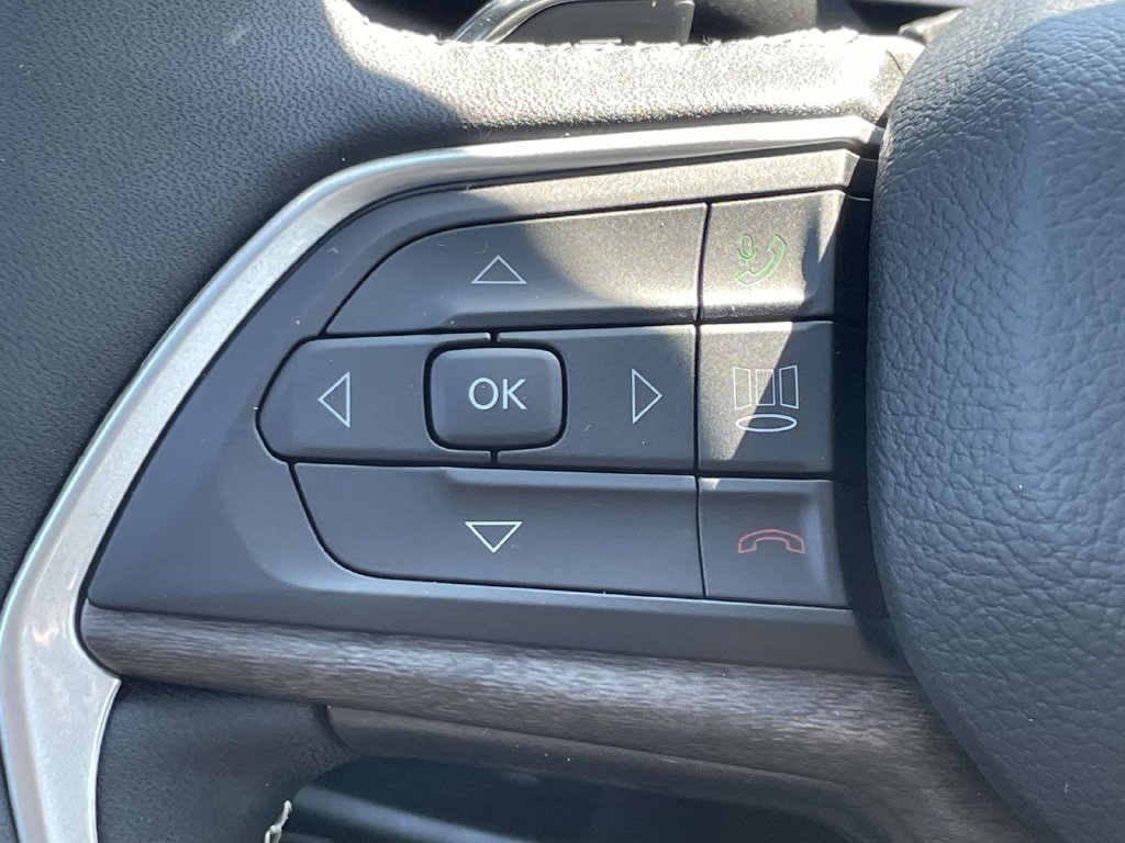 New 2027 Jeep Grand Cherokee Altitude RWD image 30