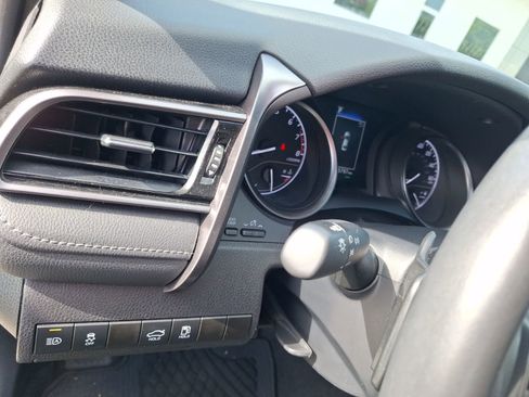 Used 2023 Toyota Camry SE w/ Convenience Package image 17