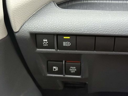 Used 2024 Toyota Sienna XLE FWD image 28