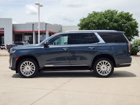 Used 2021 Cadillac Escalade Premium Luxury w/ LPO, Illumination Package AWD/4WD image 4