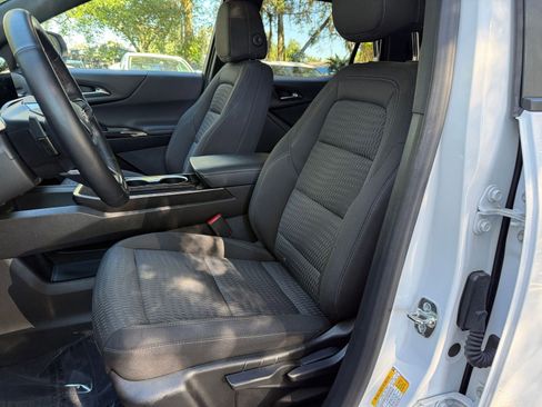 Used 2025 Chevrolet Equinox LT image 30