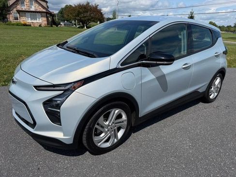 Used 2023 Chevrolet Bolt LT w/ Driver Confidence Package FWD image 1