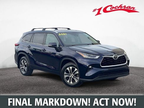 Used 2021 Toyota Highlander XLE AWD/4WD image 1