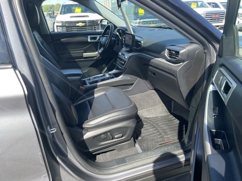 Used 2021 Ford Explorer XLT w/ Equipment Group 202A AWD/4WD image 27