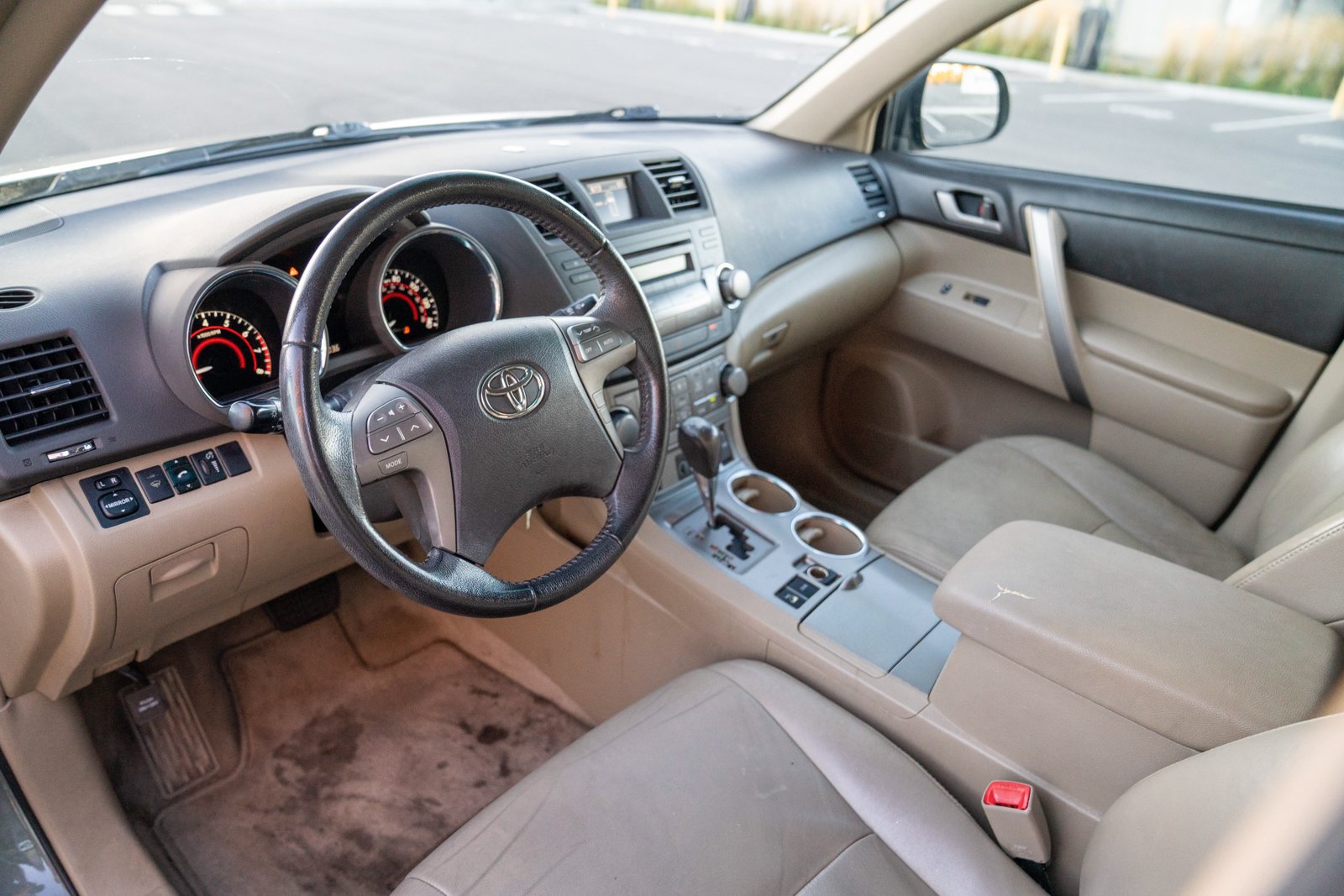 Used 2010 Toyota Highlander SE AWD/4WD image 4