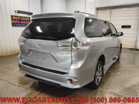 Used 2014 Toyota Sienna SE FWD image 3