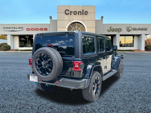 Used 2023 Jeep Wrangler Unlimited Sahara w/ Cold Weather Group AWD/4WD image 3