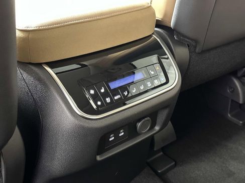 New 2025 INFINITI QX80 Sensory image 18