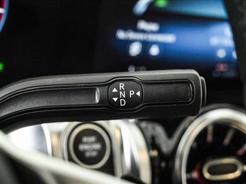 Used 2023 Mercedes-Benz GLB 250 4MATIC image 12