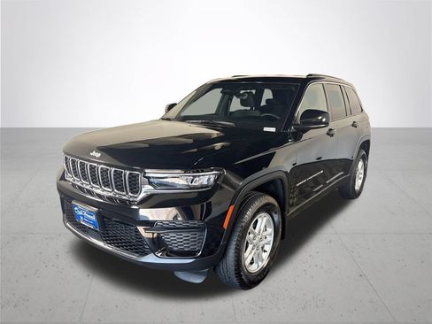 Certified 2025 Jeep Grand Cherokee Laredo w/ MOPAR Finishing Package AWD/4WD image 2